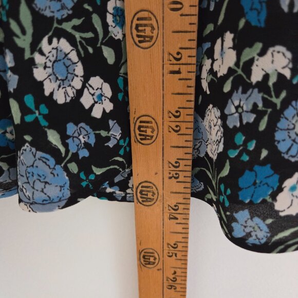 EUC LIKE NEW LOFT FLORAL V NECK WRAP FLUTTER SLEEVES TOP SZ XS - Picture 15 of 15